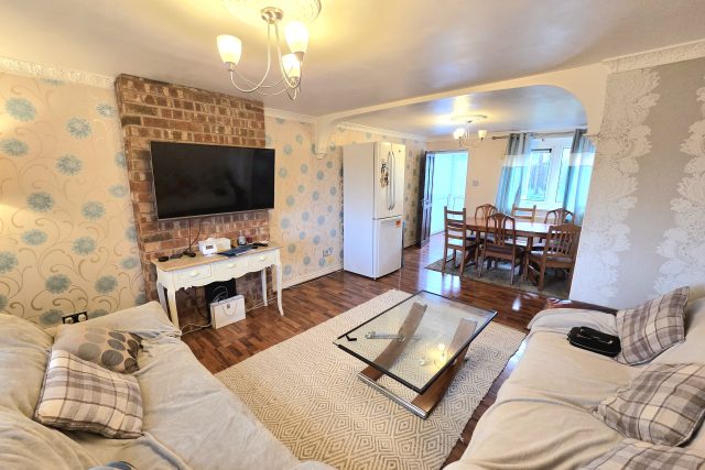 3 Bed Terraced House For Sale (LE5)