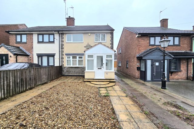3 Bed Semi Detached House for Rent (LE5)