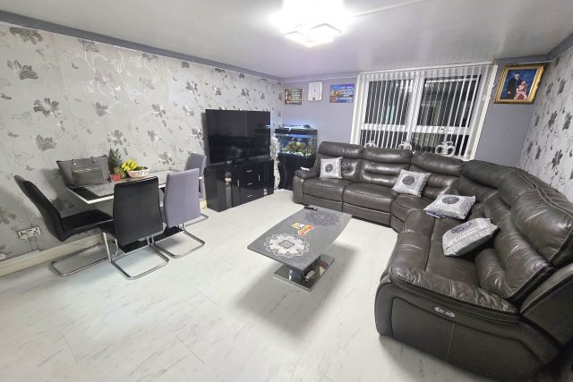 2 Bed flat for Rent (LE5)