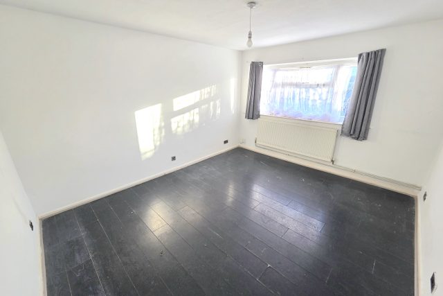 2 Bed Flat for Rent (LE5)