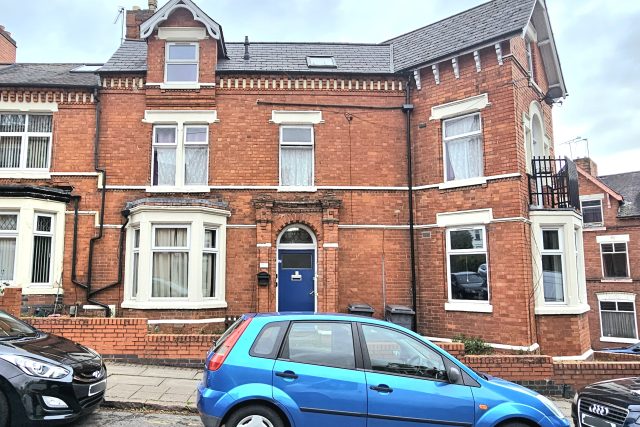 1 Bed Flat For Sale (LE5)