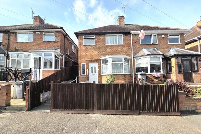 3 Bed Semi Detached House for Rent (LE5)