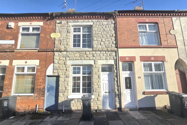 2 Bed Terraced House for Rent (LE2)