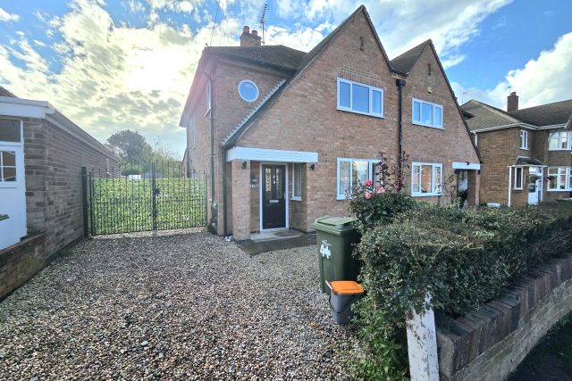3 Bed Semi Detached House for Rent (LE3)